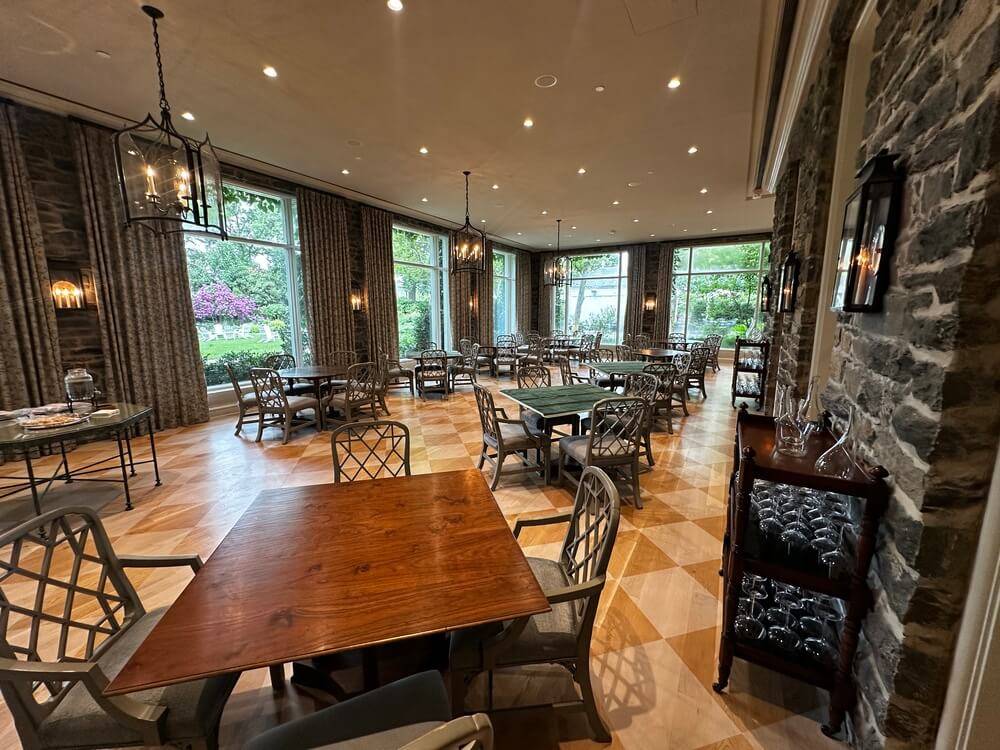 Restaurant dining room with a seamless acoustic plaster ceiling